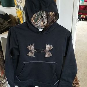 Boys under Armour Hoodie